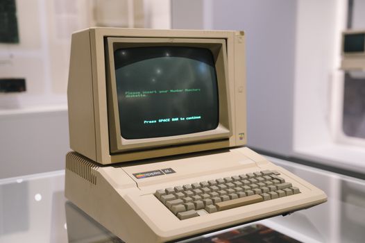 2024 Digital Evolution: Boosting Old-School Businesses Through Modern Tech